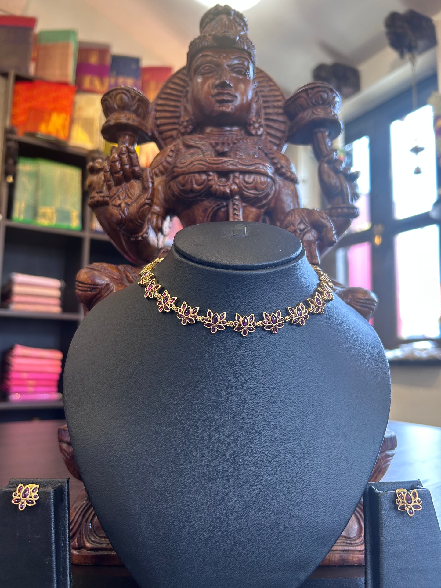 Lotus Choker