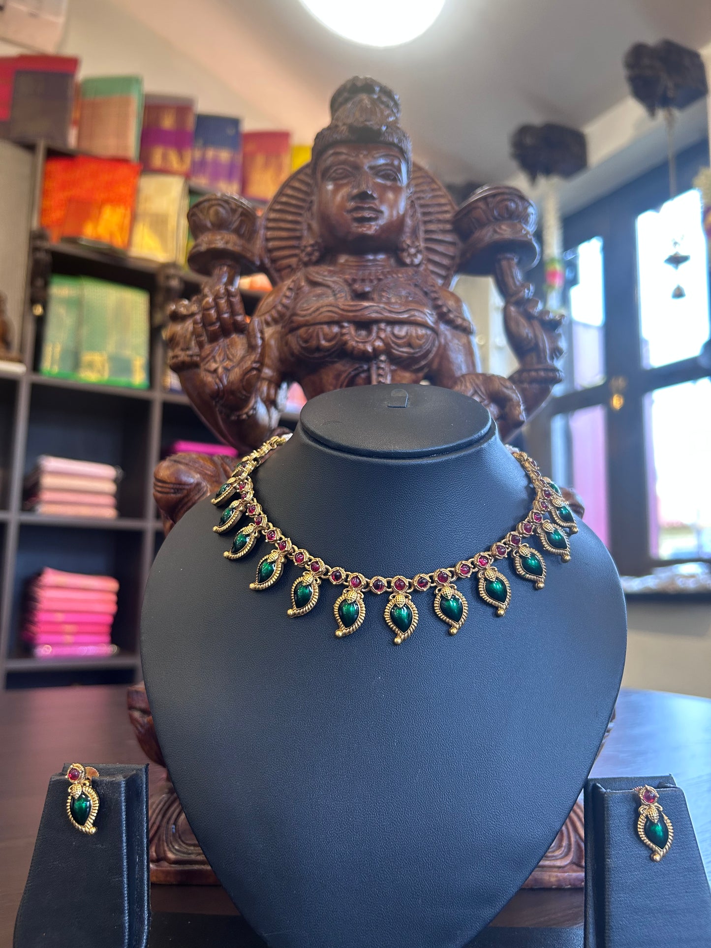Shanti Choker