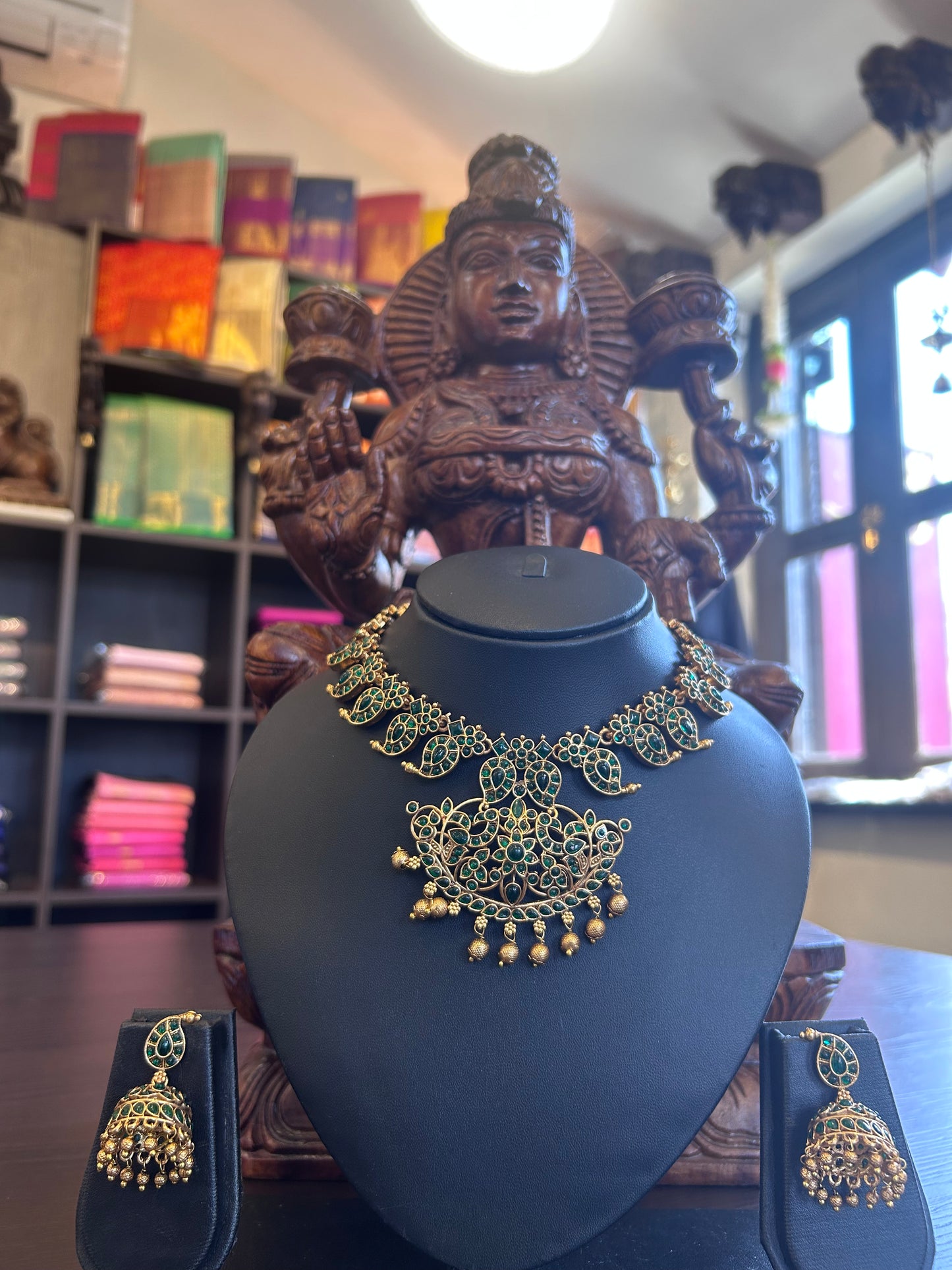 Ambiga Choker