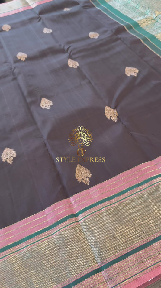 SMOKY BLACK CONTRAST GOLD ZARI HANDLOOM KANICHIPURAM SILK SAREE (KSS67)