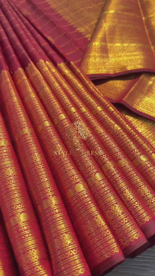 MAROON CHECKED GOLD ZARI HANDLOOM KANICHIPURAM SILK SAREE (KSS119)