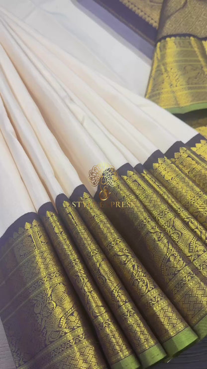 WHITE WITH CONTRAST NAVY BLUE GOLD ZARI HANDLOOM KANICHIPURAM SILK SAREE (KSS104)