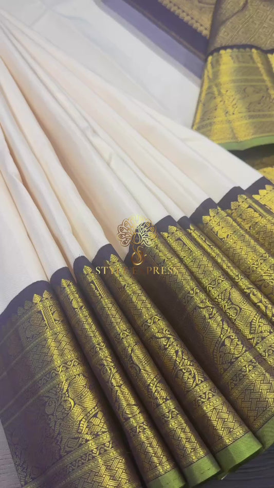 WHITE WITH CONTRAST NAVY BLUE GOLD ZARI HANDLOOM KANICHIPURAM SILK SAREE (KSS104)